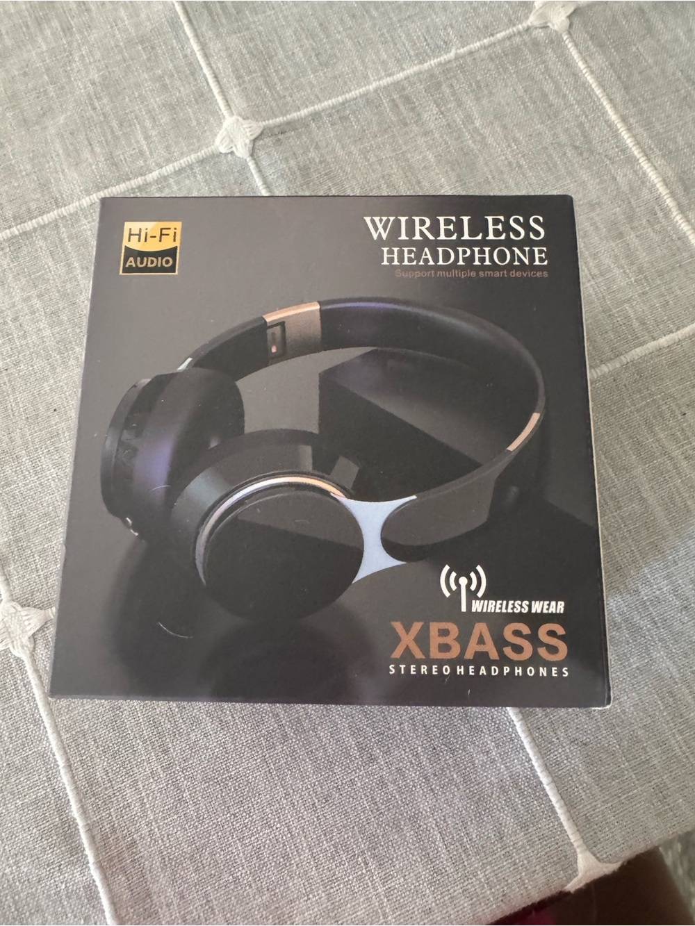Bass Wireless Over-Ear Headphones - white